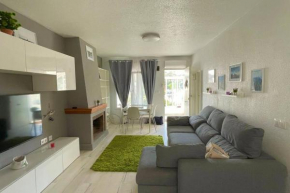 BUNGALOW WITH SWIMMING POOL AND SOLARIUM